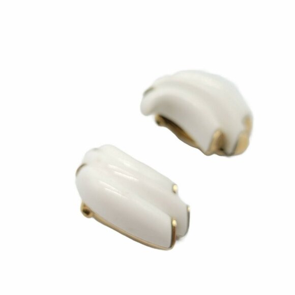 Crown Trifari White Lucite Abstract Wave Gold Tone Clip Earrings Mid Century - Picture 2 of 4